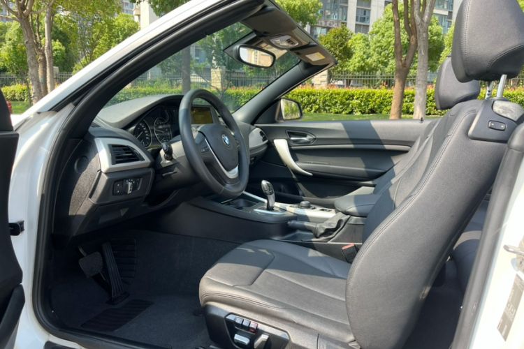 Used BMW 2 Series 2017 220i Convertible Coupe Leading Model Interior 3