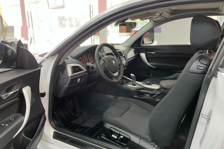 Used BMW 2 Series 2017 220i Leading Model Interior 3