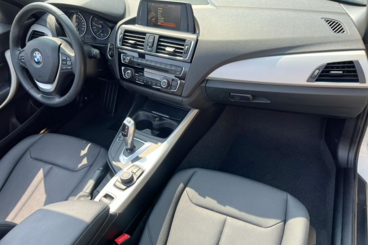 Used BMW 2 Series 2017 220i Convertible Coupe Leading Model Interior 4