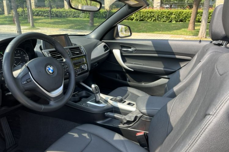 Used BMW 2 Series 2017 220i Convertible Coupe Leading Model Interior 5
