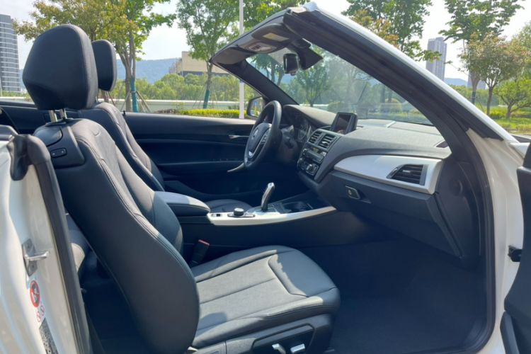 Used BMW 2 Series 2017 220i Convertible Coupe Leading Model Interior 6