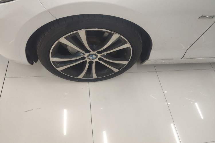 Used BMW 2 Series 2017 220i Convertible Coupe Leading Model Left Front Wheel Hub