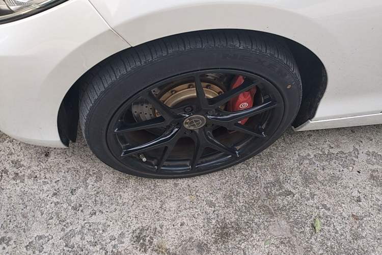Used BMW 2 Series 2017 220i Leading Model Left Front Wheel Hub