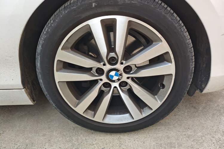 Used BMW 2 Series 2017 220i Convertible Coupe Leading Model Right Front Wheel Hub