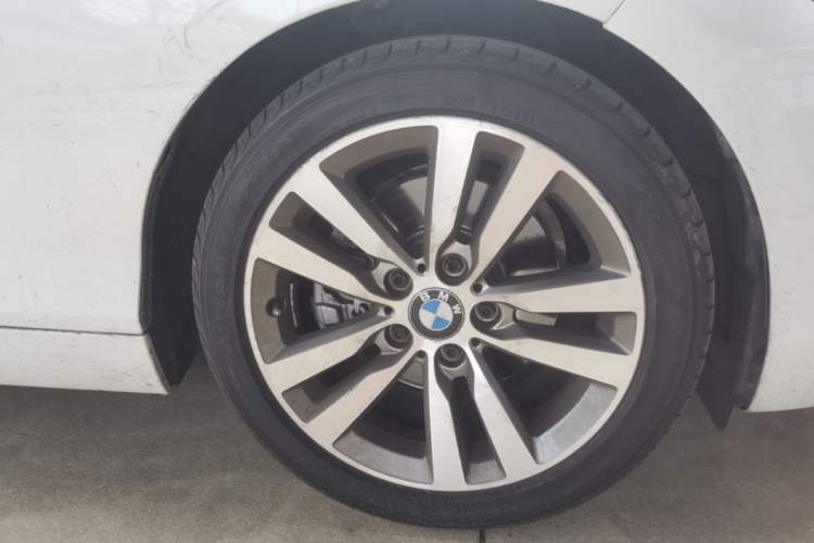 Used BMW 2 Series 2017 220i Convertible Coupe Leading Model Right Front Wheel Hub