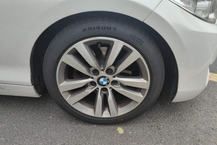 Used BMW 2 Series 2017 220i Convertible Coupe Leading Model Right Front Wheel Hub