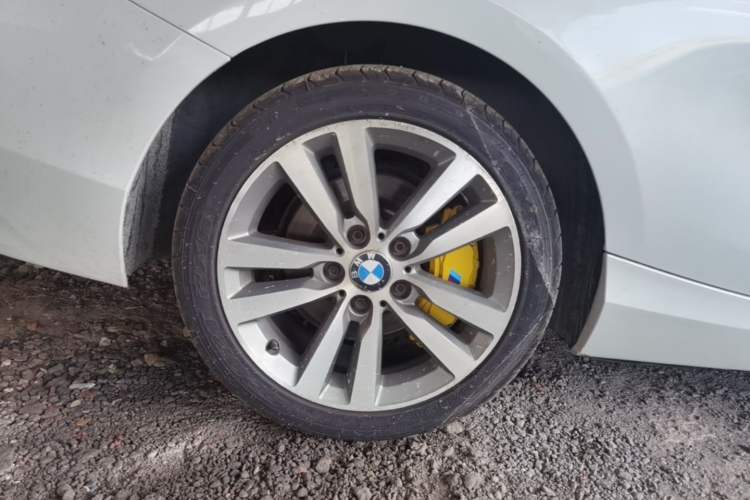 Used BMW 2 Series 2017 220i Convertible Coupe Leading Model Right Rear Wheel Hub