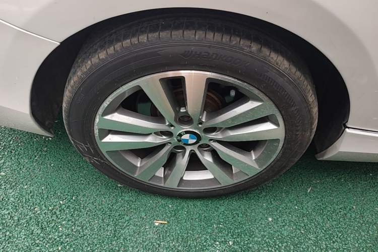 Used BMW 2 Series 2017 220i Convertible Coupe Leading Model Right Rear Wheel Hub