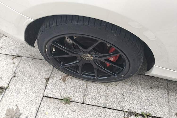 Used BMW 2 Series 2017 220i Leading Model Right Rear Wheel Hub