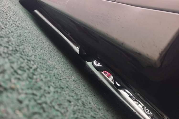 Used BMW 2 Series 2017 220i Convertible Coupe Leading Model Right Side Sill
