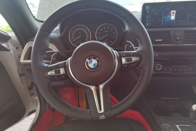 Used BMW 2 Series 2017 220i Convertible Coupe Leading Model Steering Wheel