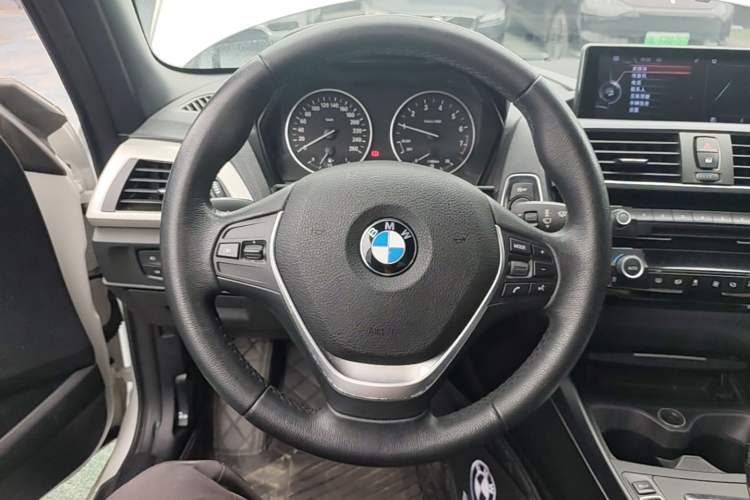 Used BMW 2 Series 2017 220i Convertible Coupe Leading Model Steering Wheel