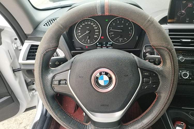 Used BMW 2 Series 2017 220i Leading Model Steering Wheel