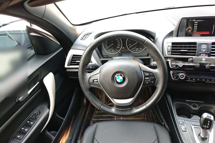 Used BMW 2 Series 2017 220i Convertible Coupe Leading Model Steering Wheel