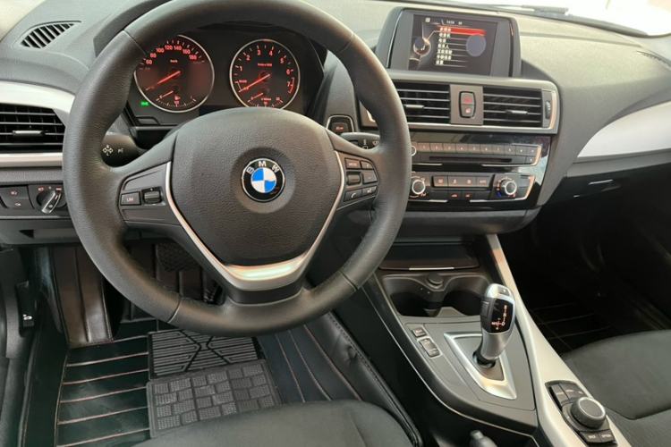 Used BMW 2 Series 2017 220i Leading Model Steering Wheel