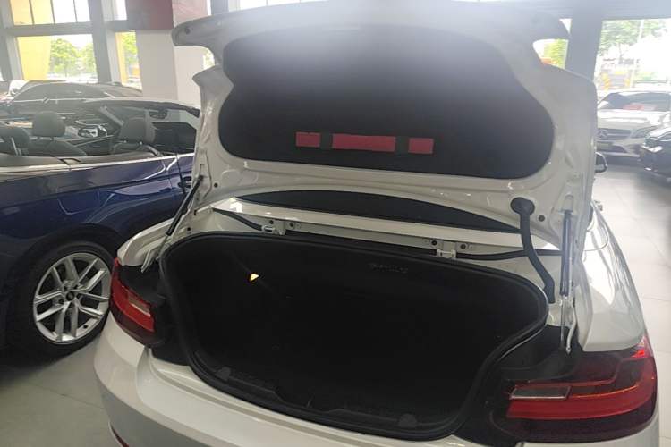 Used BMW 2 Series 2017 220i Convertible Coupe Leading Model Trunk