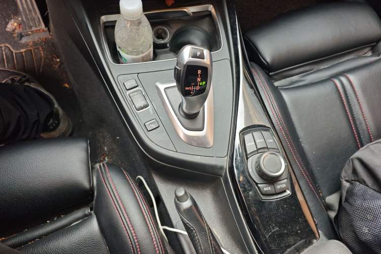 Used BMW 2 Series 2018 220i Sport Design Package Gear Lever
