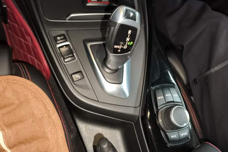 Used BMW 2 Series 2018 220i Sport Design Package Gear Lever
