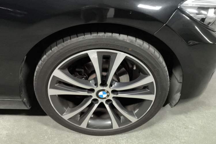 Used BMW 2 Series 2018 220i Sport Design Package Right Front Wheel Hub