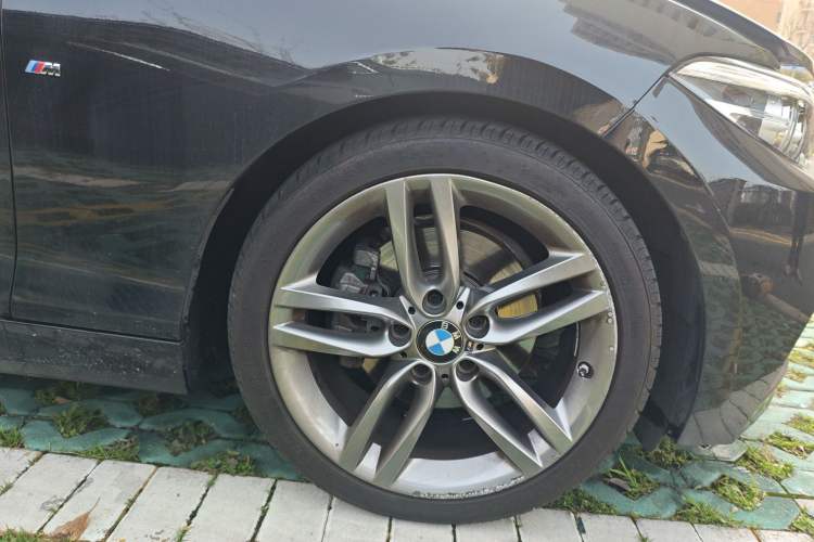 Used BMW 2 Series 2018 225i Convertible Coupe Luxury Model M Sport Package Right Front Wheel Hub