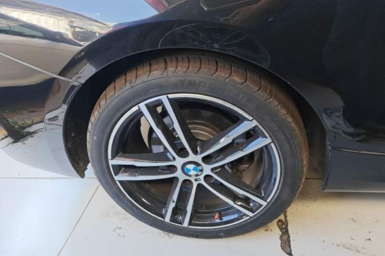 Used BMW 2 Series 2018 225i Convertible Coupe Luxury Model M Sport Package Right Rear Wheel Hub