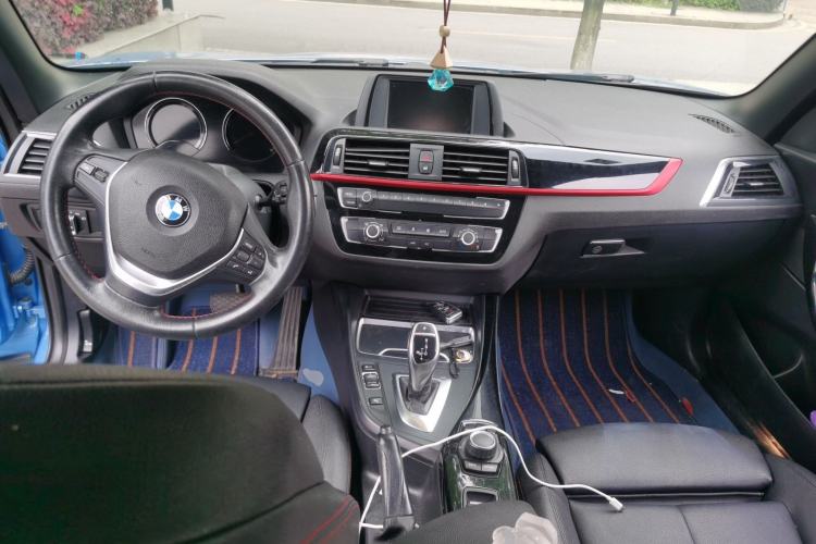 Used BMW 2 Series 2018 220i Convertible Coupe Sports Design Package Center Console
