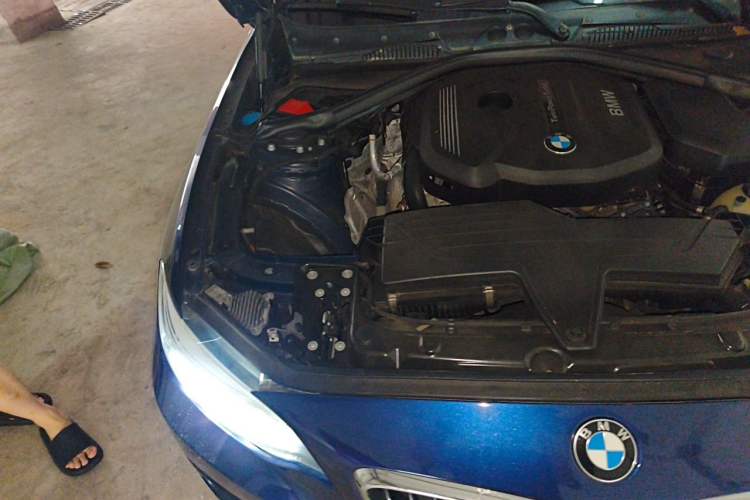Used BMW 2 Series 2018 220i Sport Design Package Engine Bay Right