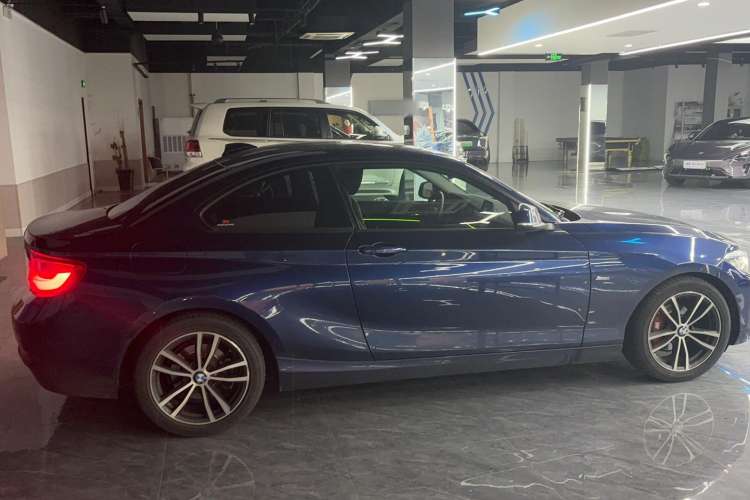 Used BMW 2 Series 2018 220i Sport Design Package Exterior 2
