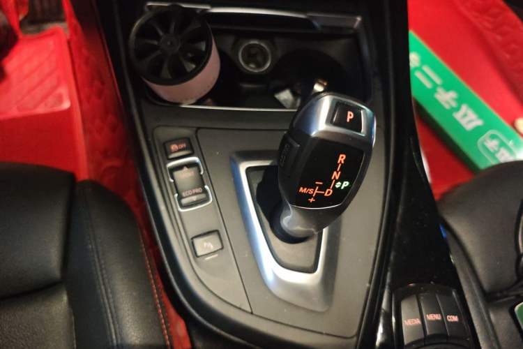Used BMW 2 Series 2018 220i Convertible Coupe Sports Design Package Gear Lever