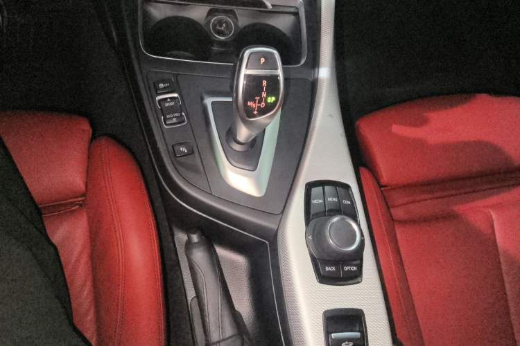 Used BMW 2 Series 2018 225i Convertible Coupe Luxury Model M Sport Package Gear Lever