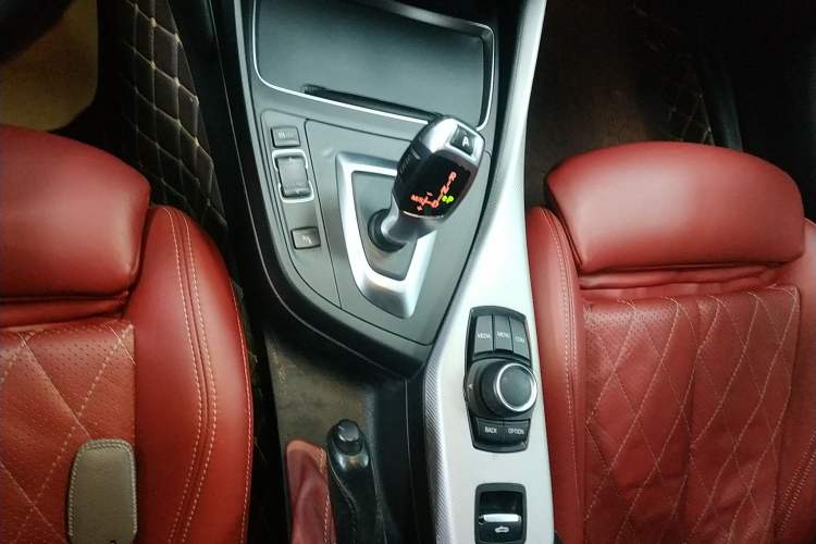 Used BMW 2 Series 2018 225i Convertible Coupe M Sport Edition Gear Lever