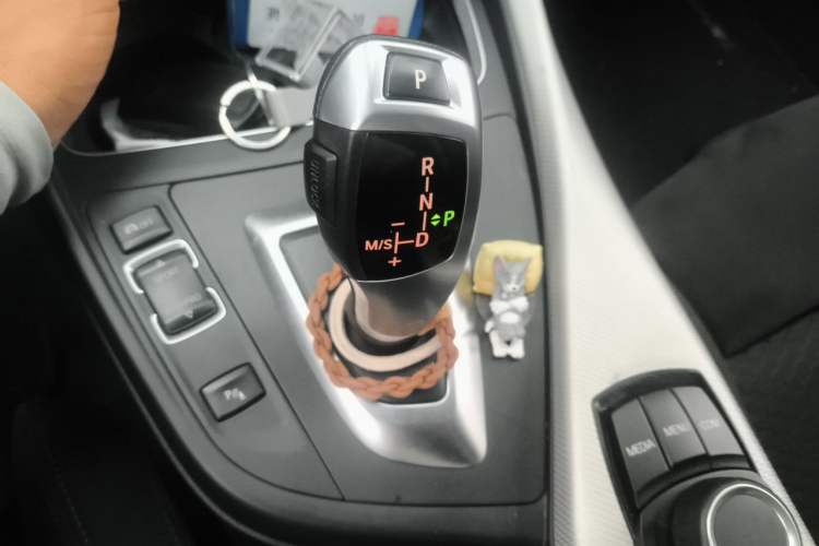 Used BMW 2 Series 2018 225i Convertible Coupe M Sport Edition Gear Lever