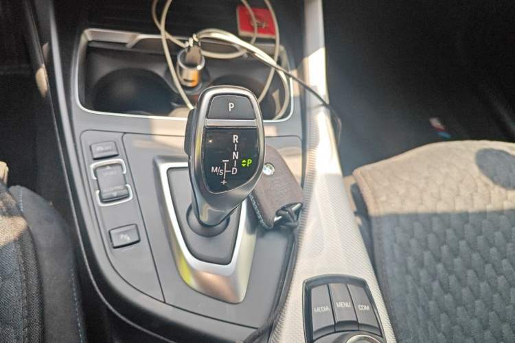 Used BMW 2 Series 2018 225i Luxury Model with M Sport Package Gear Lever
