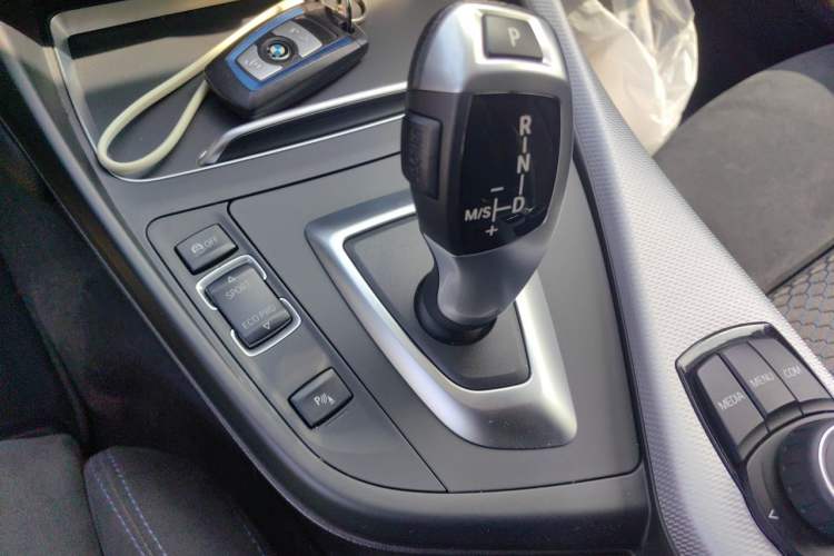 Used BMW 2 Series 2018 225i Convertible Coupe M Sport Edition Gear Lever