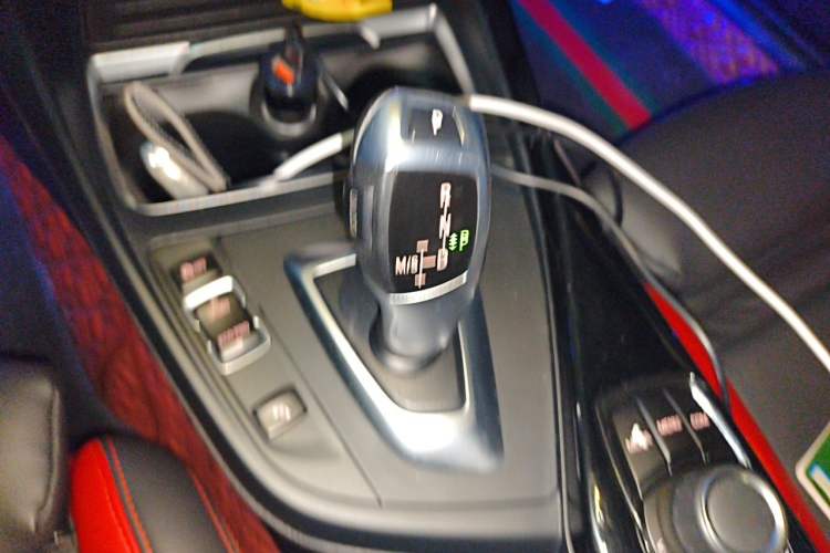 Used BMW 2 Series 2018 220i Sport Design Package Gear Lever
