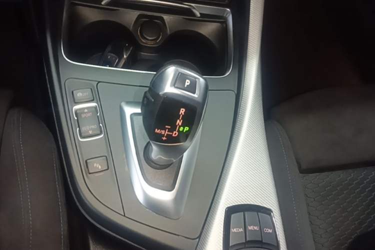 Used BMW 2 Series 2018 225i Convertible Coupe M Sport Edition Gear Lever