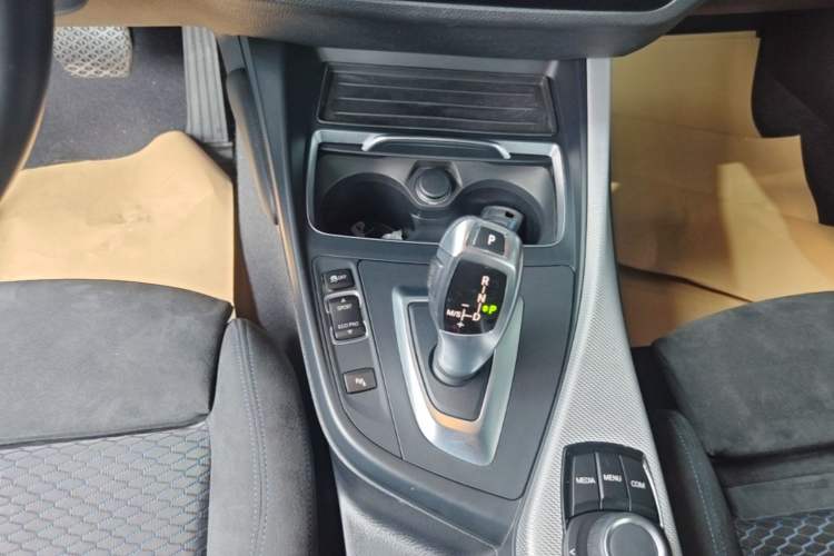 Used BMW 2 Series 2018 225i Convertible Coupe M Sport Edition Gear Lever
