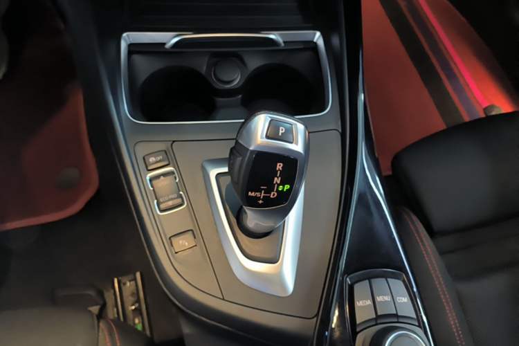 Used BMW 2 Series 2018 220i Sport Design Package Gear Lever