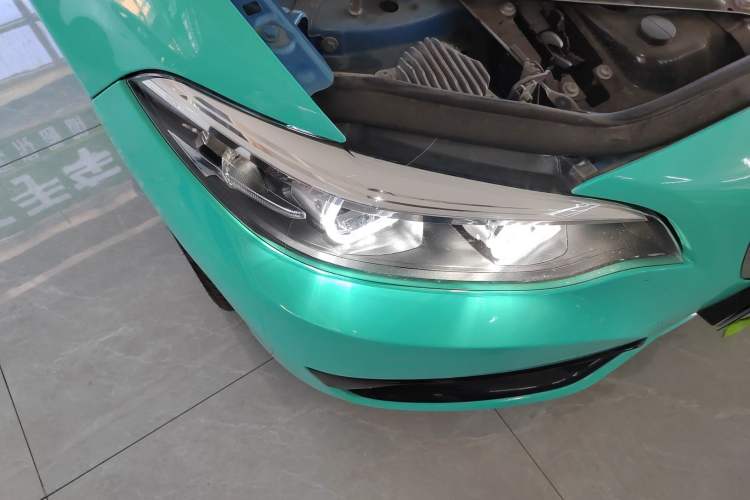 Used BMW 2 Series 2018 220i Convertible Coupe Sports Design Package Right Front Headlight