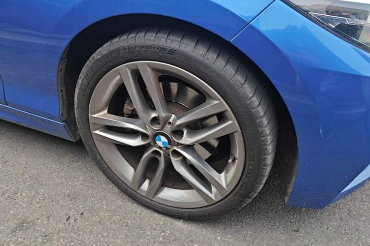Used BMW 2 Series 2018 225i Convertible Coupe M Sport Edition Right Front Wheel Hub