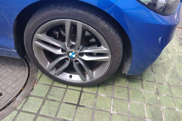 Used BMW 2 Series 2018 225i Convertible Coupe M Sport Edition Right Front Wheel Hub