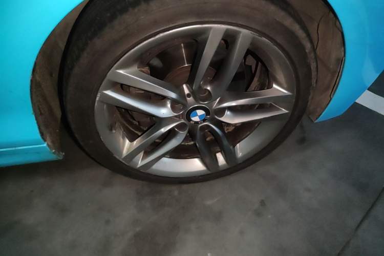 Used BMW 2 Series 2018 225i Convertible Coupe M Sport Edition Right Front Wheel Hub