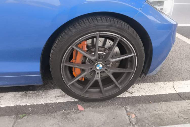 Used BMW 2 Series 2018 225i Convertible Coupe M Sport Edition Right Front Wheel Hub