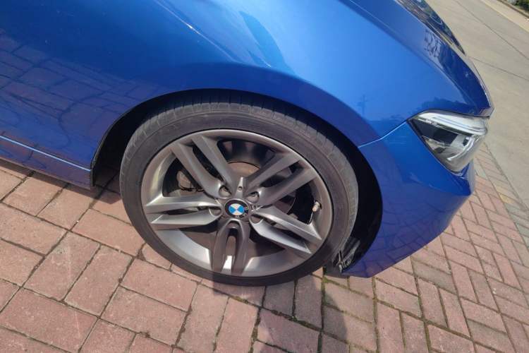 Used BMW 2 Series 2018 225i Convertible Coupe M Sport Edition Right Front Wheel Hub