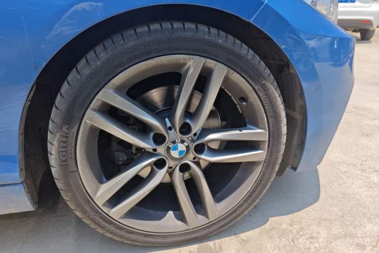Used BMW 2 Series 2018 225i Convertible Coupe M Sport Edition Right Front Wheel Hub
