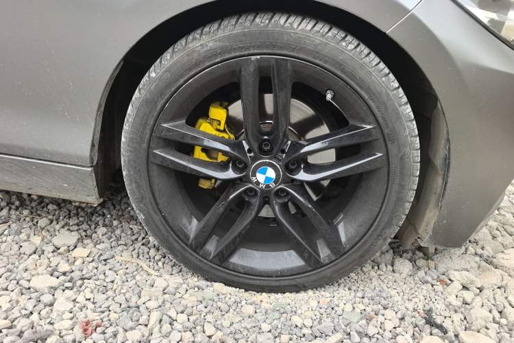Used BMW 2 Series 2018 225i M Sport Right Front Wheel Hub