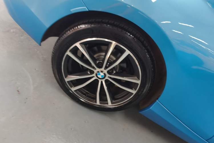 Used BMW 2 Series 2018 220i Convertible Coupe Sports Design Package Right Rear Wheel Hub