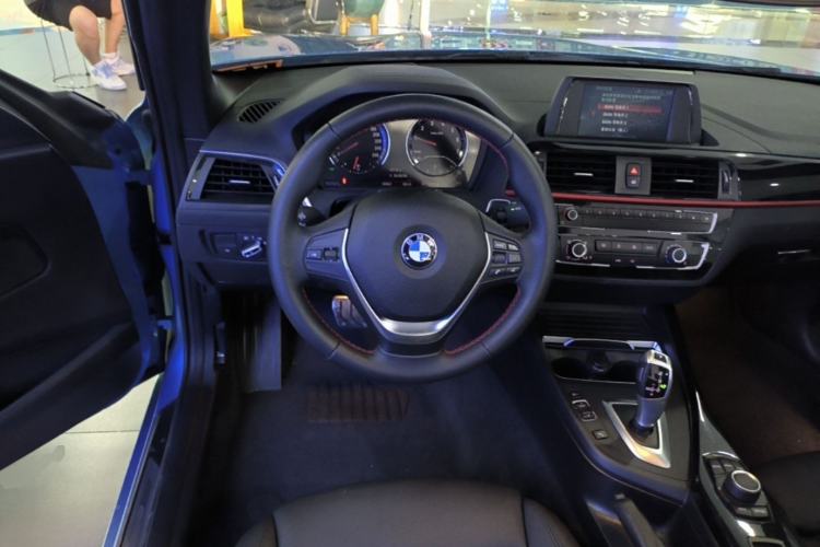 Used BMW 2 Series 2018 220i Convertible Coupe Sports Design Package Steering Wheel