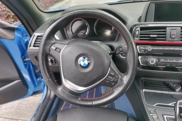 Used BMW 2 Series 2018 220i Convertible Coupe Sports Design Package Steering Wheel