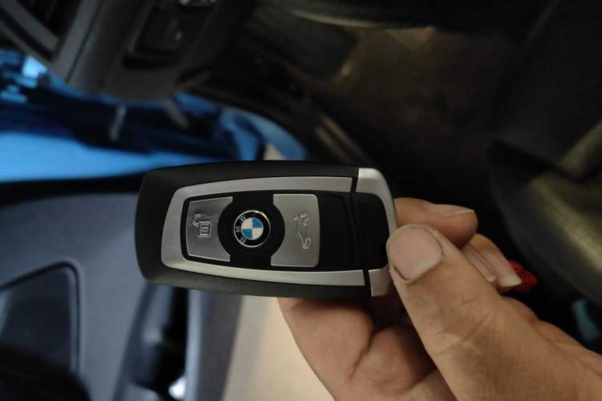 Used BMW 2 Series 2018 220i Convertible Coupe Sports Design Package Vehicle Key